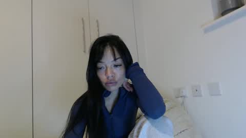 esmay 19 online show from 11.08.25