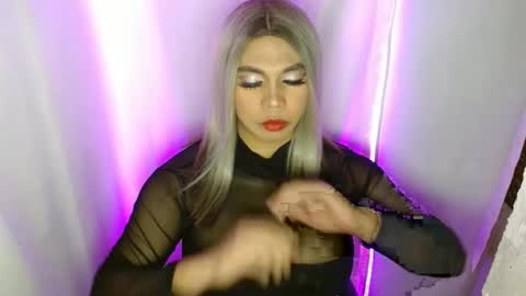 Snapshot of 11inchsinglecious chatting on 01.16.25 HUGECOCK online show from 01.16.25