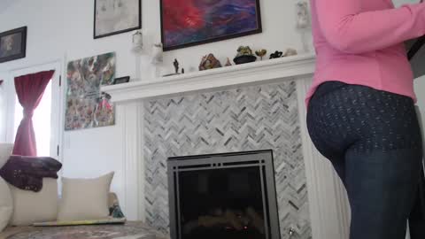 Aurora Willows online show from 01.23.25