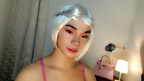 Snapshot of 18_nicole chatting on 11.19.25 barbie online show from 11.19.25