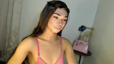 Snapshot of 18_nicole chatting on 11.26.25 barbie online show from 11.26.25