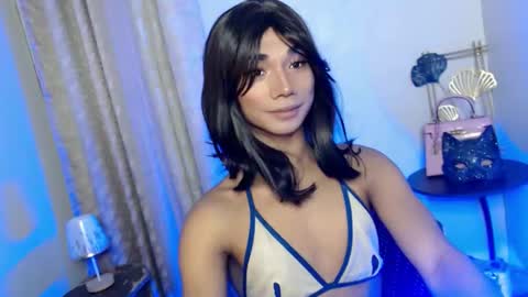 Snapshot of 18_nicole chatting on 12.05.25 barbie online show from 12.05.25