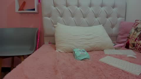 Snapshot of 18candy chatting on 01.18.25 18candy online show from 01.18.25