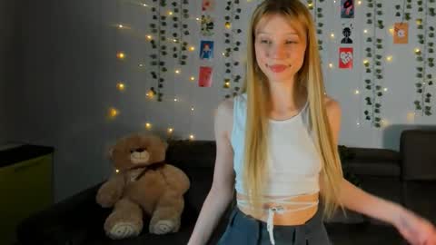 Snapshot of 18kira18 chatting on 03.14.26 Kira online show from 03.14.26