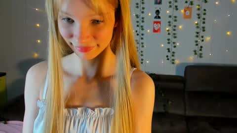 Snapshot of 18kira18 chatting on 03.15.26 Kira online show from 03.15.26