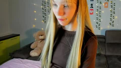 Snapshot of 18kira18 chatting on 03.20.26 Kira online show from 03.20.26