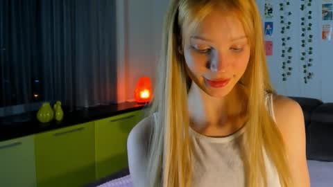 Snapshot of 18kira18 chatting on 03.27.26 Kira online show from 03.27.26