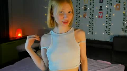 Snapshot of 18kira18 chatting on 03.31.26 Kira online show from 03.31.26