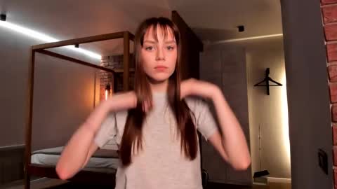 Lily 3 online show from 02.27.26