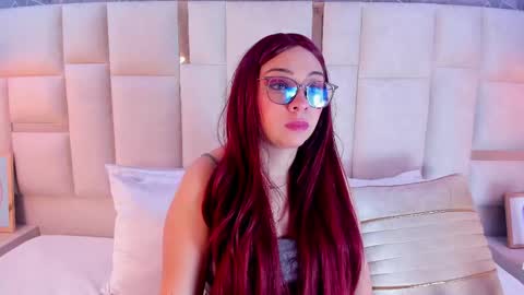 Snapshot of 1m_bella chatting on 02.11.25 bella online show from 02.11.25