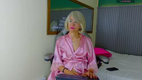 Miss Monserrate online show from 06.25.26