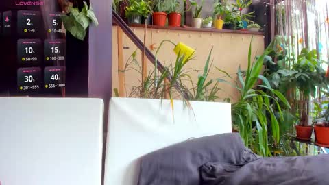 Moona  online show from 09.19.25