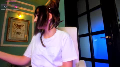 Moona  online show from 10.28.25