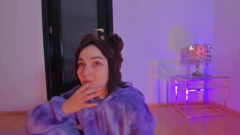 Snapshot of 1munique chatting on 02.09.26 Moona online show from 02.09.26