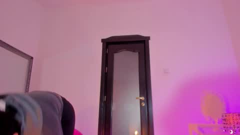 Snapshot of 1munique chatting on 02.12.26 Moona online show from 02.12.26