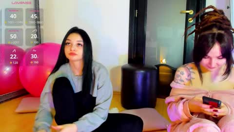 Snapshot of 1munique chatting on 03.01.26 Moona online show from 03.01.26