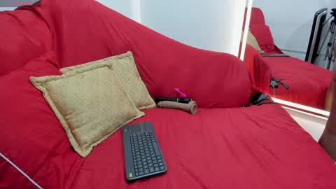 Snapshot of 1naughty_milf chatting on 01.18.25 Luisa online show from 01.18.25