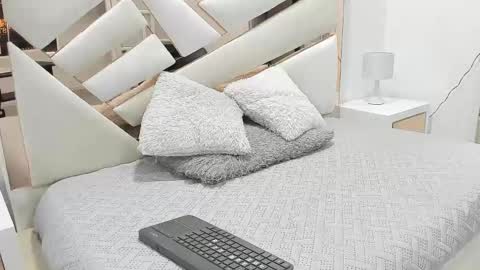 Snapshot of 1naughty_milf chatting on 02.18.25 Luisa online show from 02.18.25