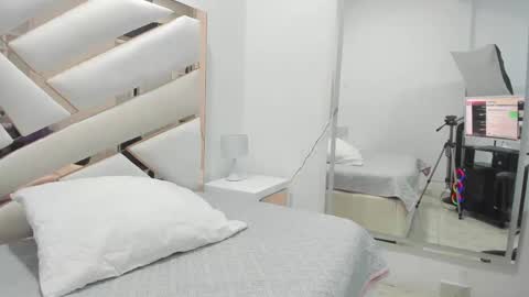 Snapshot of 1naughty_milf chatting on 02.28.25 Luisa online show from 02.28.25