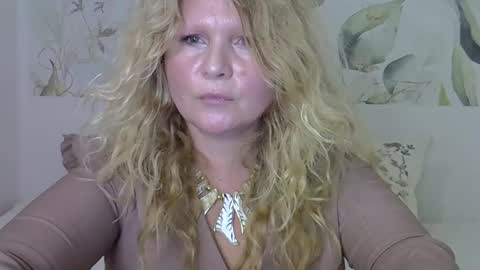 Snapshot of 1sunflower chatting on 10.22.25 1sunflower online show from 10.22.25
