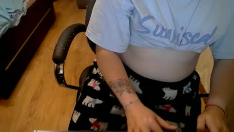 Snapshot of 1your_hot_girls chatting on 09.27.25 1your_hot_girls online show from 09.27.25
