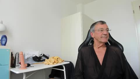 Henk online show from 10.19.25