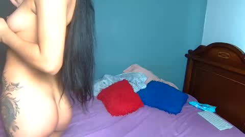 Snapshot of 2cgirls18 chatting on 11.13.25 Tip us ask our names online show from 11.13.25