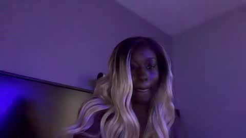 GamerBaddieLux online show from 09.09.25