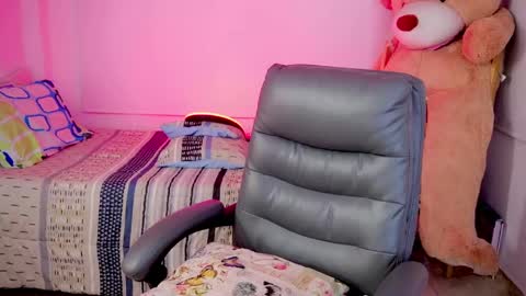 independent model online show from 03.24.26