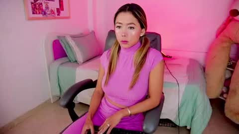 independent model online show from 05.10.26
