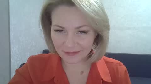 Snapshot of 3susie chatting on 10.16.25 3susie online show from 10.16.25