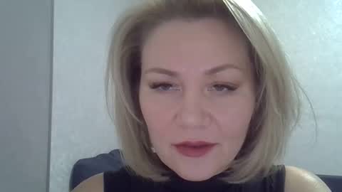 Snapshot of 3susie chatting on 10.19.25 3susie online show from 10.19.25