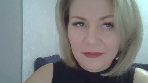 Snapshot of 3susie chatting on 10.26.25 3susie online show from 10.26.25