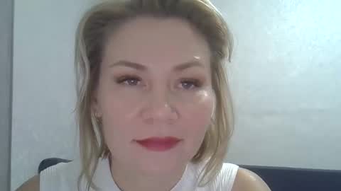 Snapshot of 3susie chatting on 10.30.25 3susie online show from 10.30.25