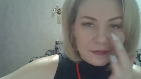 Snapshot of 3susie chatting on 12.16.25 3susie online show from 12.16.25