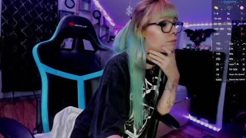 Snapshot of 4kfucktoy chatting on 01.26.25 Mo online show from 01.26.25