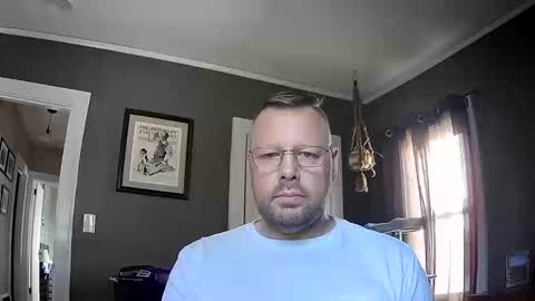 Snapshot of 612guy chatting on 10.18.25 612guy online show from 10.18.25