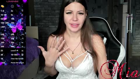 Mia my pvt is open and lovense is active online show from 01.28.25