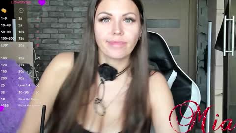 Mia my pvt is open and lovense is active online show from 02.15.25