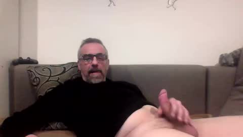 Snapshot of 6georget6 chatting on 12.17.25 George online show from 12.17.25