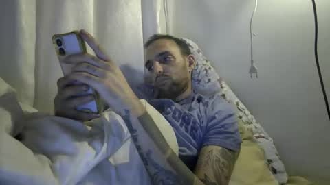 Snapshot of 6sundros chatting on 09.30.25 Suny online show from 09.30.25