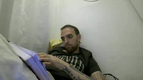 Snapshot of 6sundros chatting on 10.03.25 Suny online show from 10.03.25