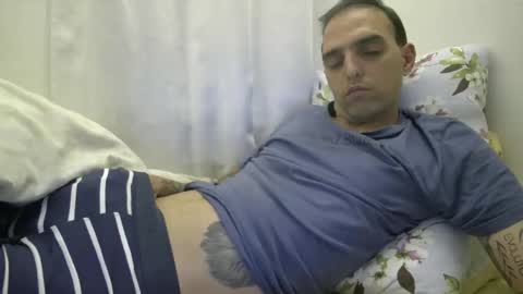 Snapshot of 6sundros chatting on 10.10.25 Suny online show from 10.10.25