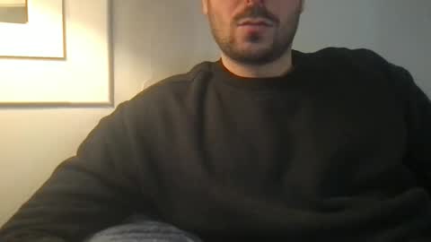 Snapshot of 6tu chatting on 11.28.25 6tu online show from 11.28.25