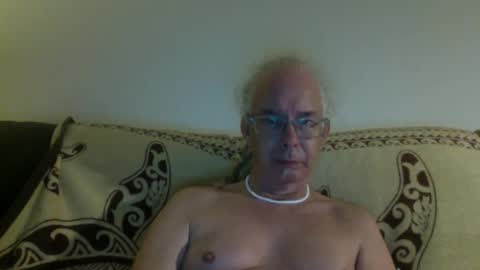 Snapshot of 808dred chatting on 01.17.25 808dred online show from 01.17.25