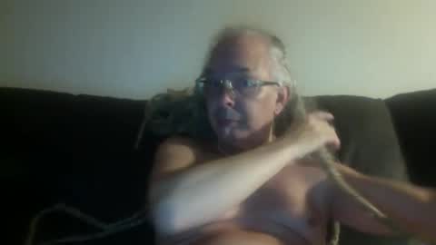 Snapshot of 808dred chatting on 10.14.25 808dred online show from 10.14.25