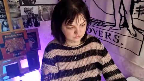 Snapshot of 80s_brat chatting on 10.02.25 Ivy online show from 10.02.25