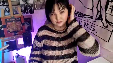 Snapshot of 80s_brat chatting on 10.04.25 Ivy online show from 10.04.25