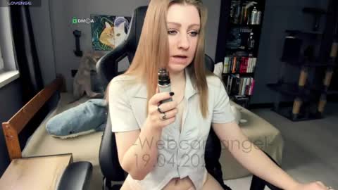 Snapshot of _aleksaa_ chatting on 04.19.26 Aleksandra online show from 04.19.26