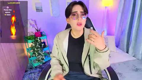 Snapshot of _alex_carter chatting on 12.17.25 alex carter online show from 12.17.25